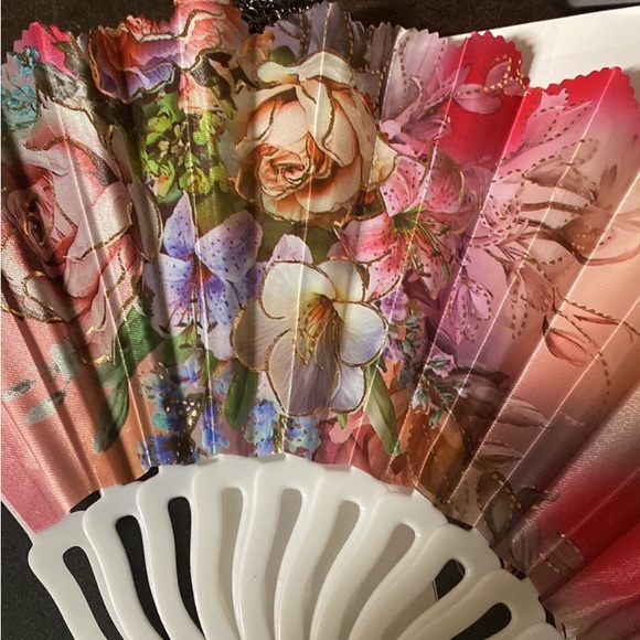 Flower Folding Fan - Picture 2 of 3